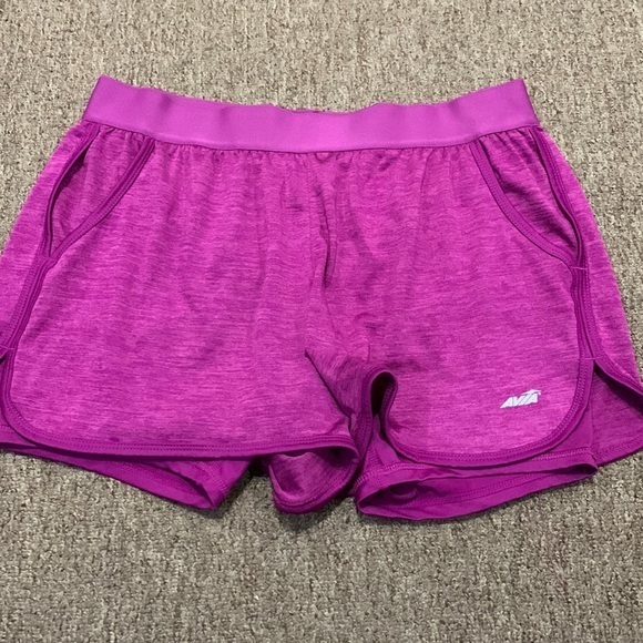 Avia Pants - Woman’s Avia shorts sz Med